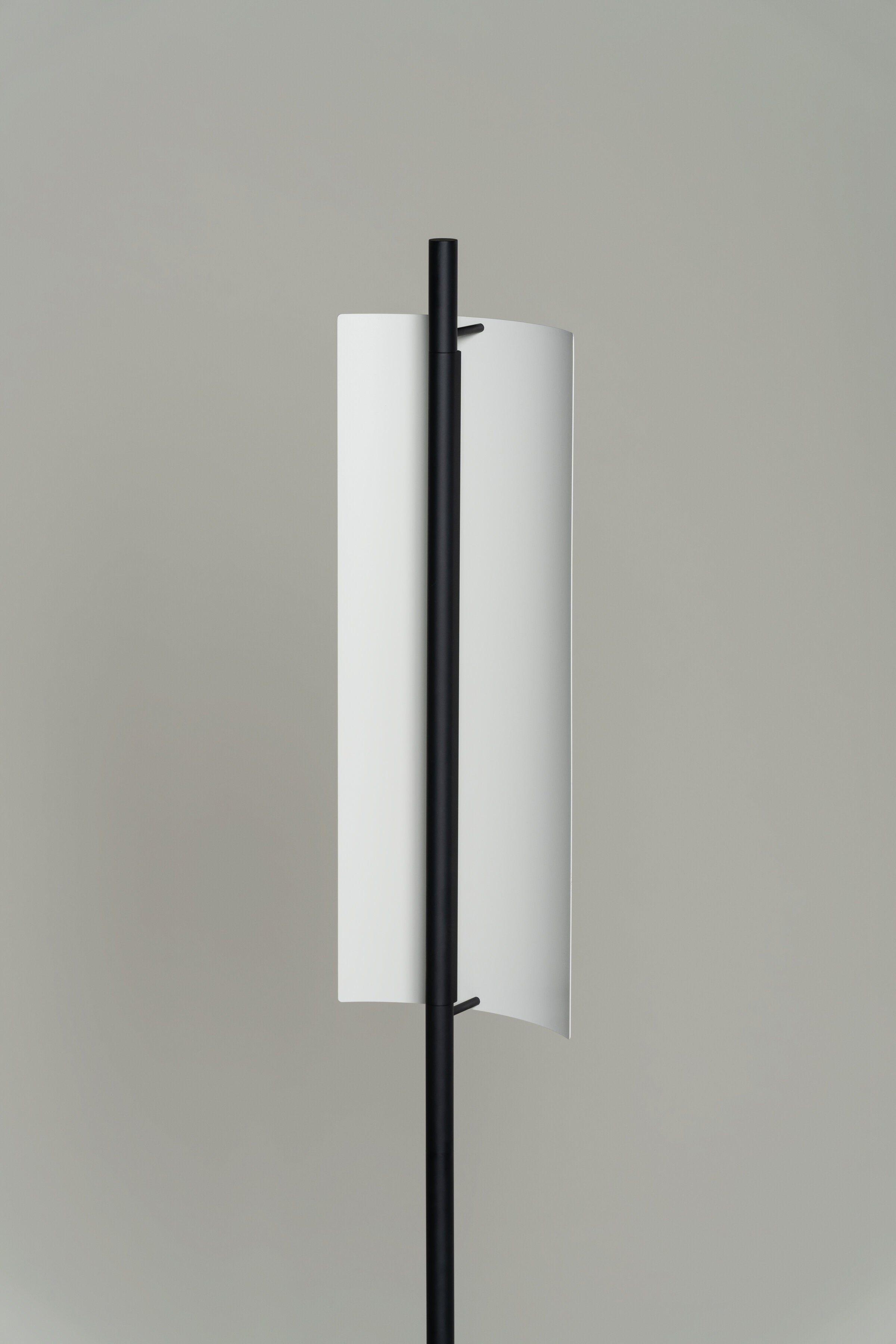 Lámina 45 Floor Lamp