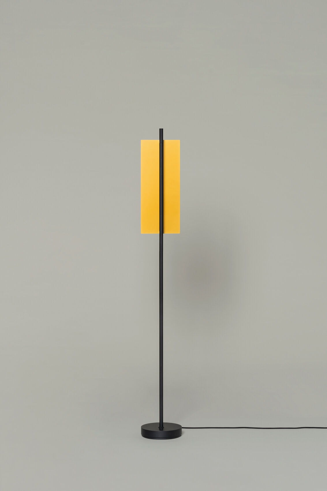 Lámina Dorada 45 Floor Lamp