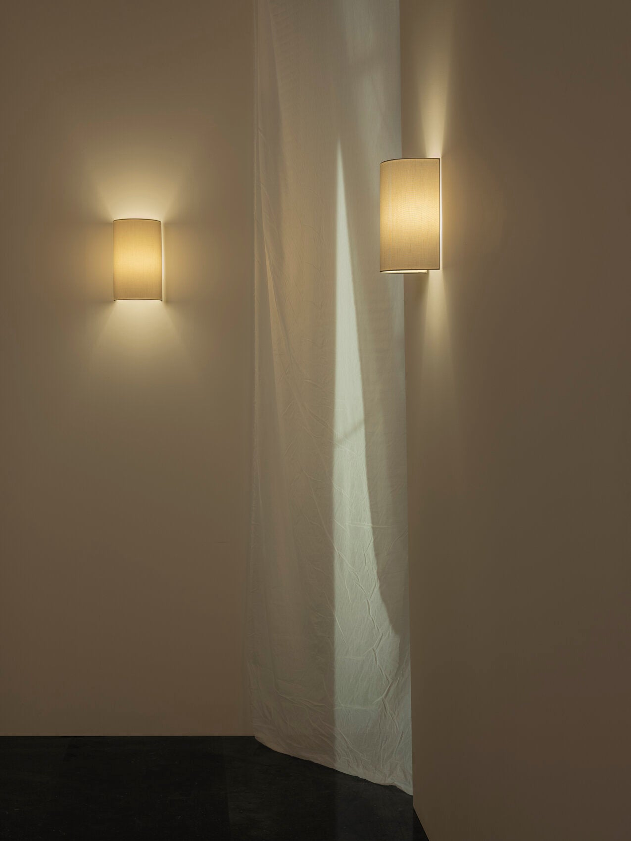 Singular Wall Lamp