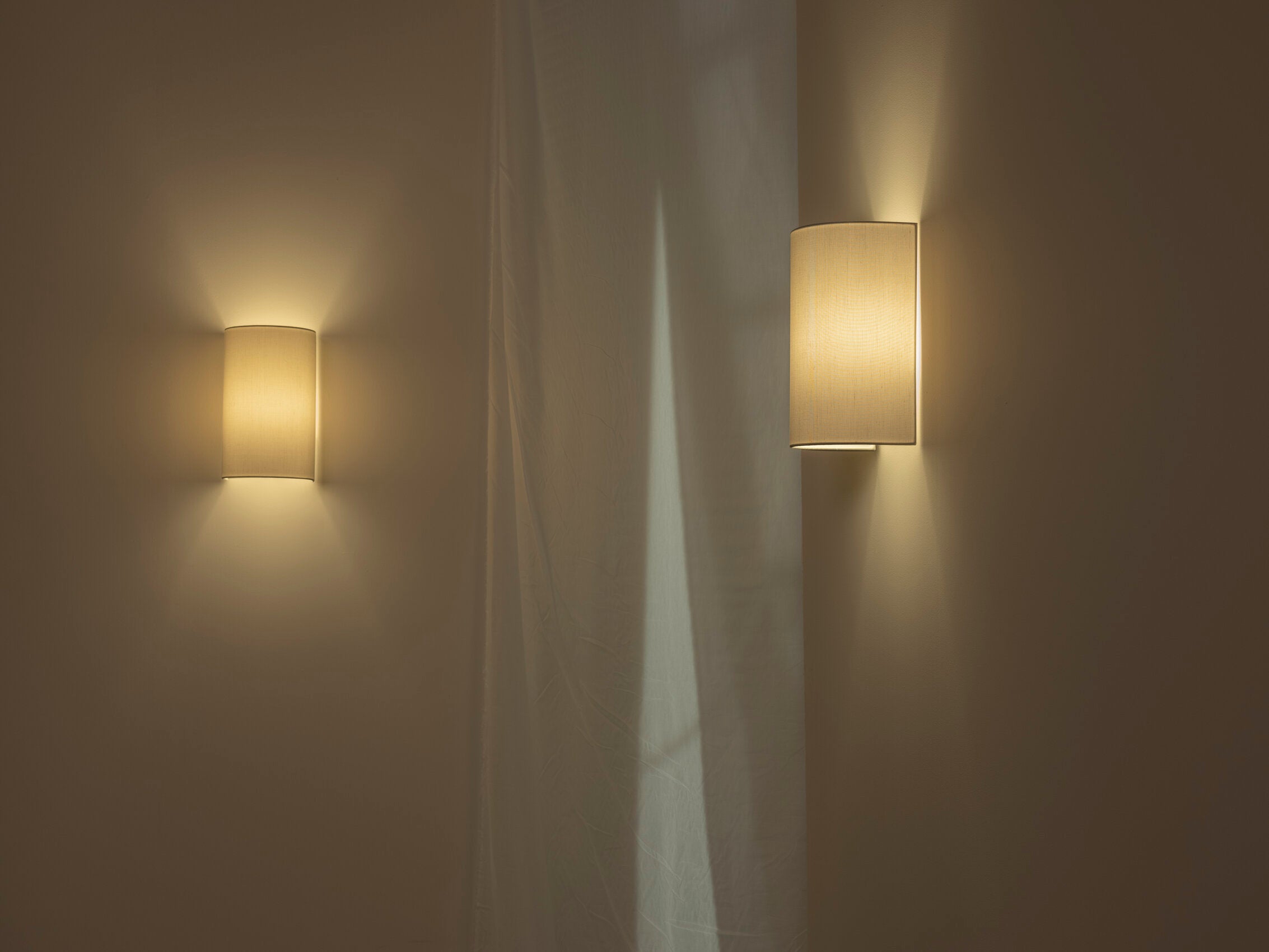 Singular Wall Lamp