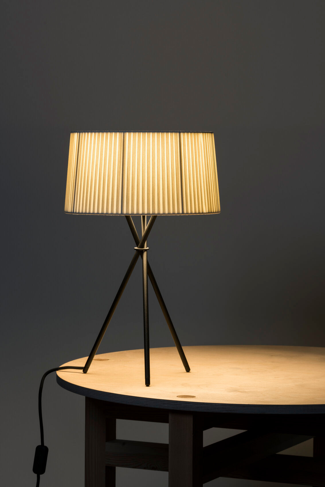 Trípode Table lamp