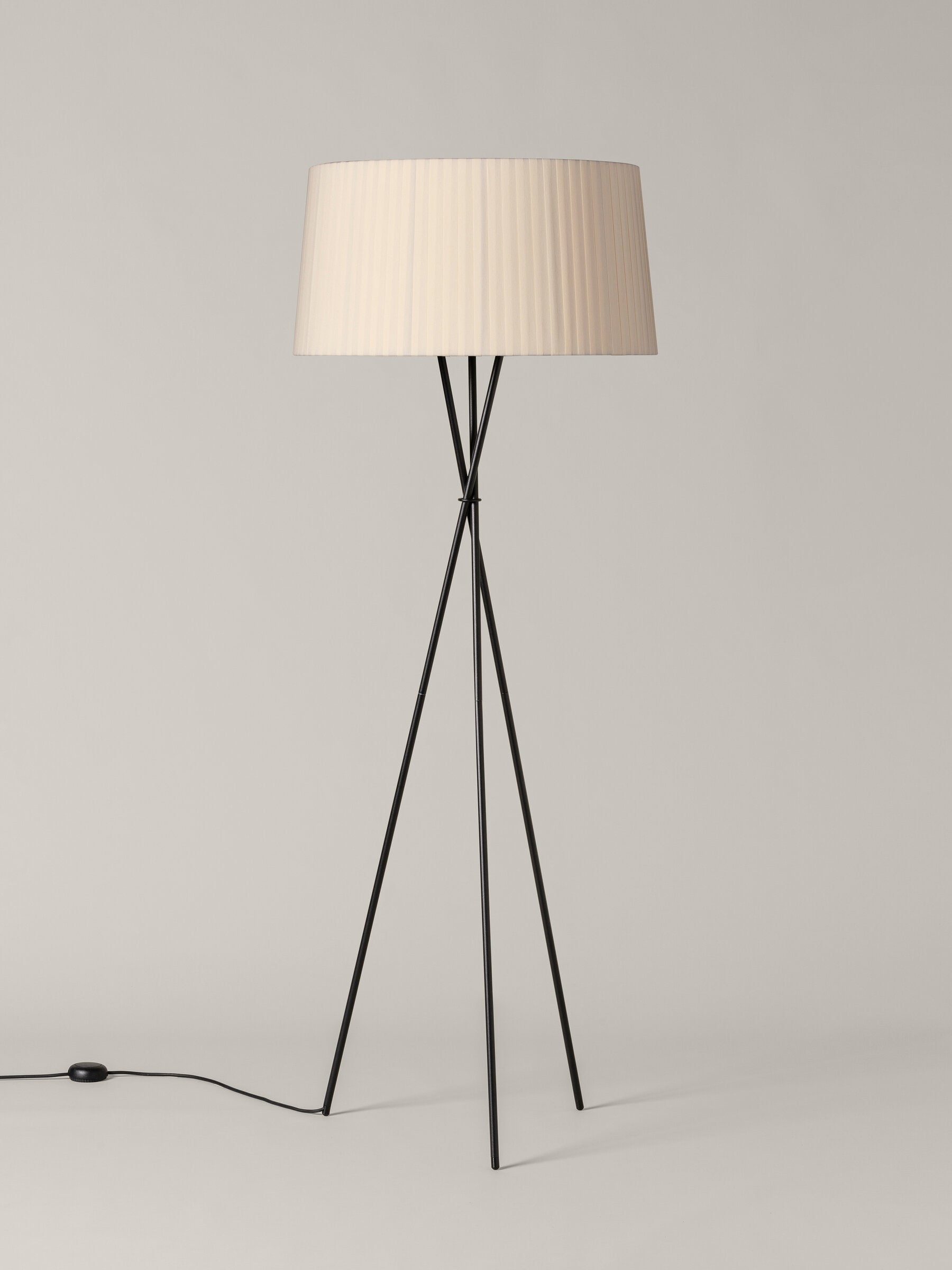 Trípode Floor Lamp