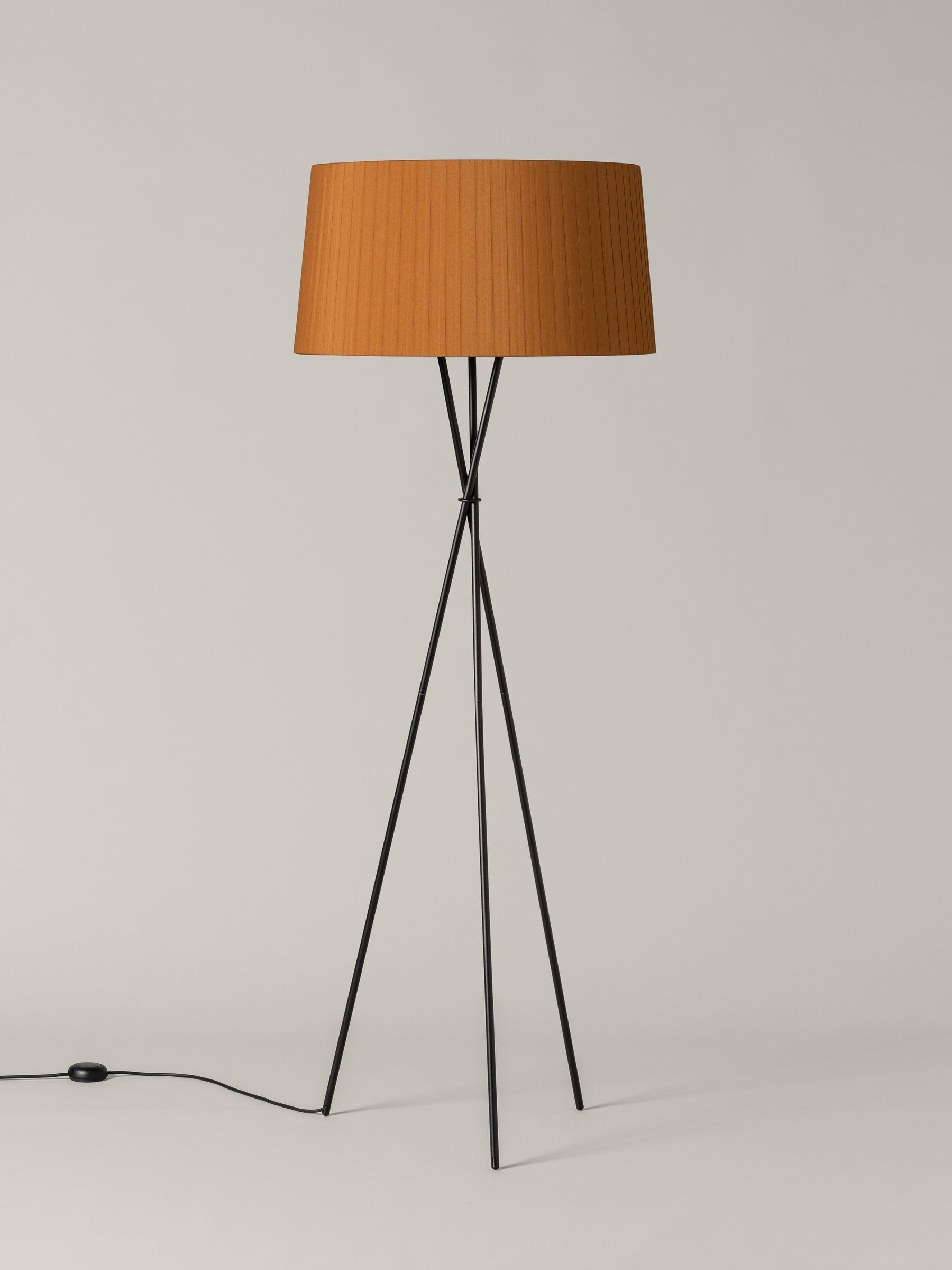 Trípode Floor Lamp