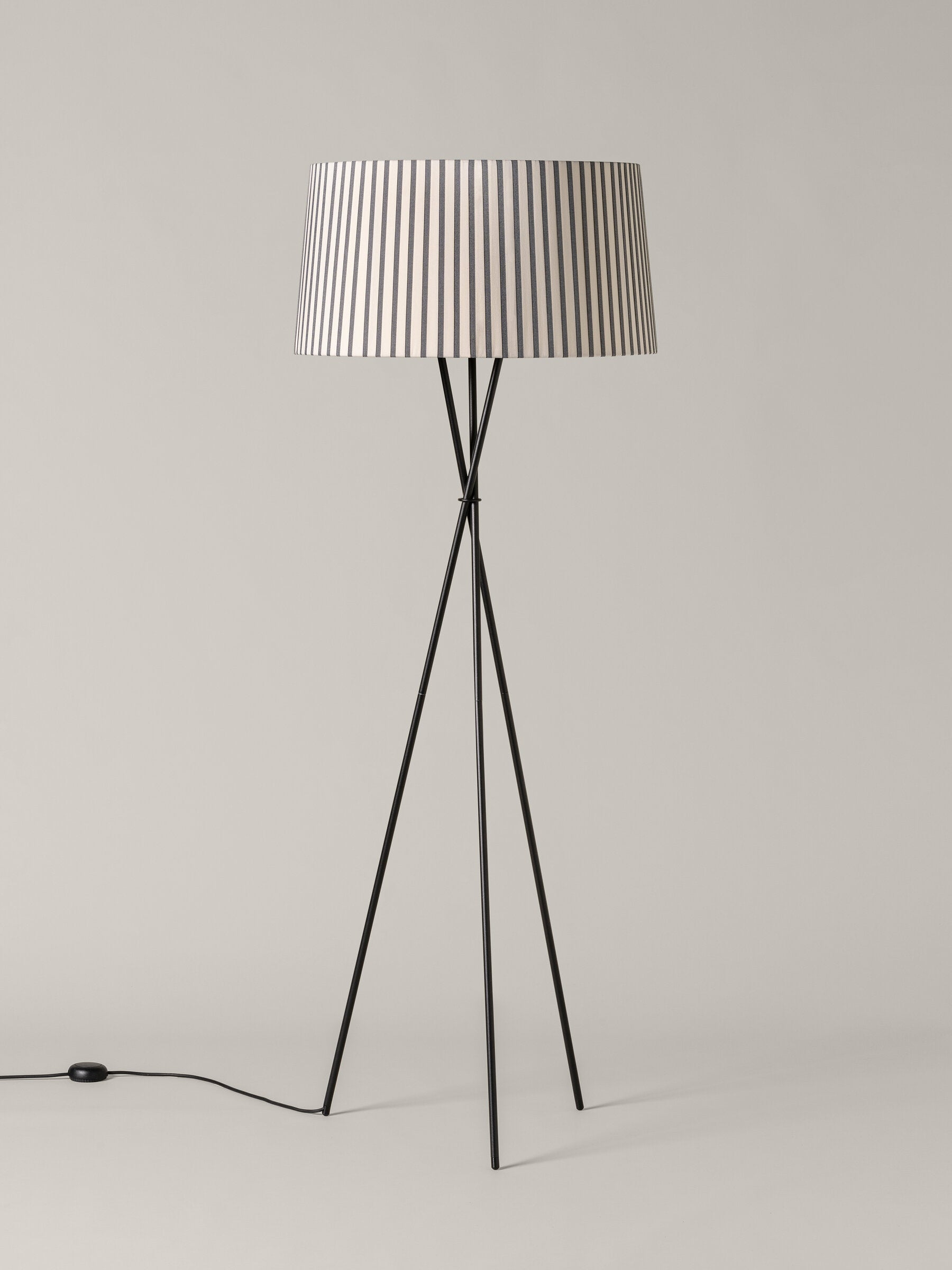 Trípode Floor Lamp