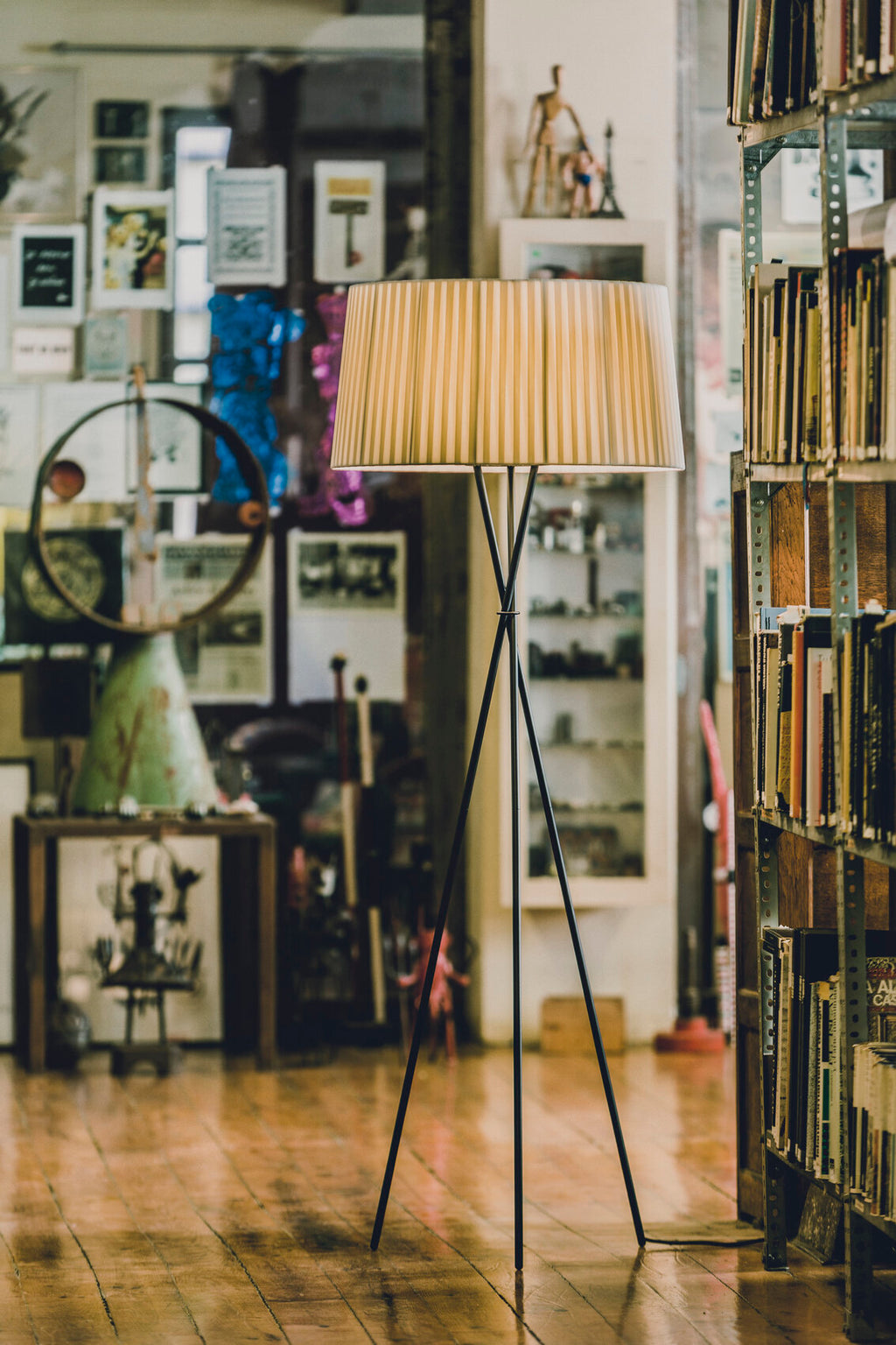 SANTA & COLE - Trípode Floor Lamp - Tempo