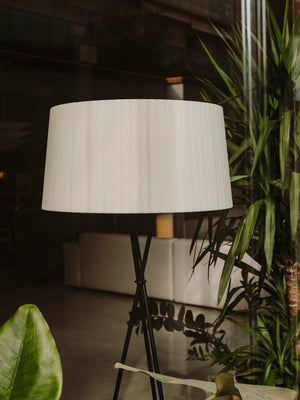 Trípode Floor Lamp