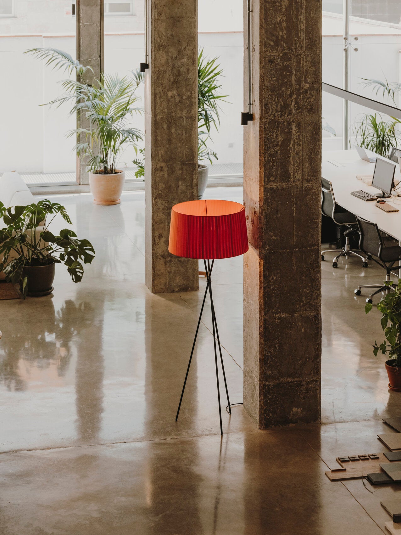 SANTA & COLE - Trípode Floor Lamp - Tempo