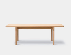 Table à poteaux 225 cm