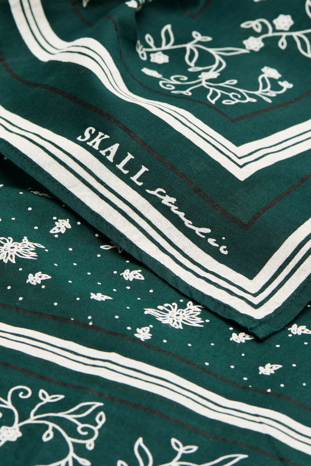 SKALL STUDIO - Skall Organic Cotton Classic Scarf 90x90 in Pine Green - Tempo