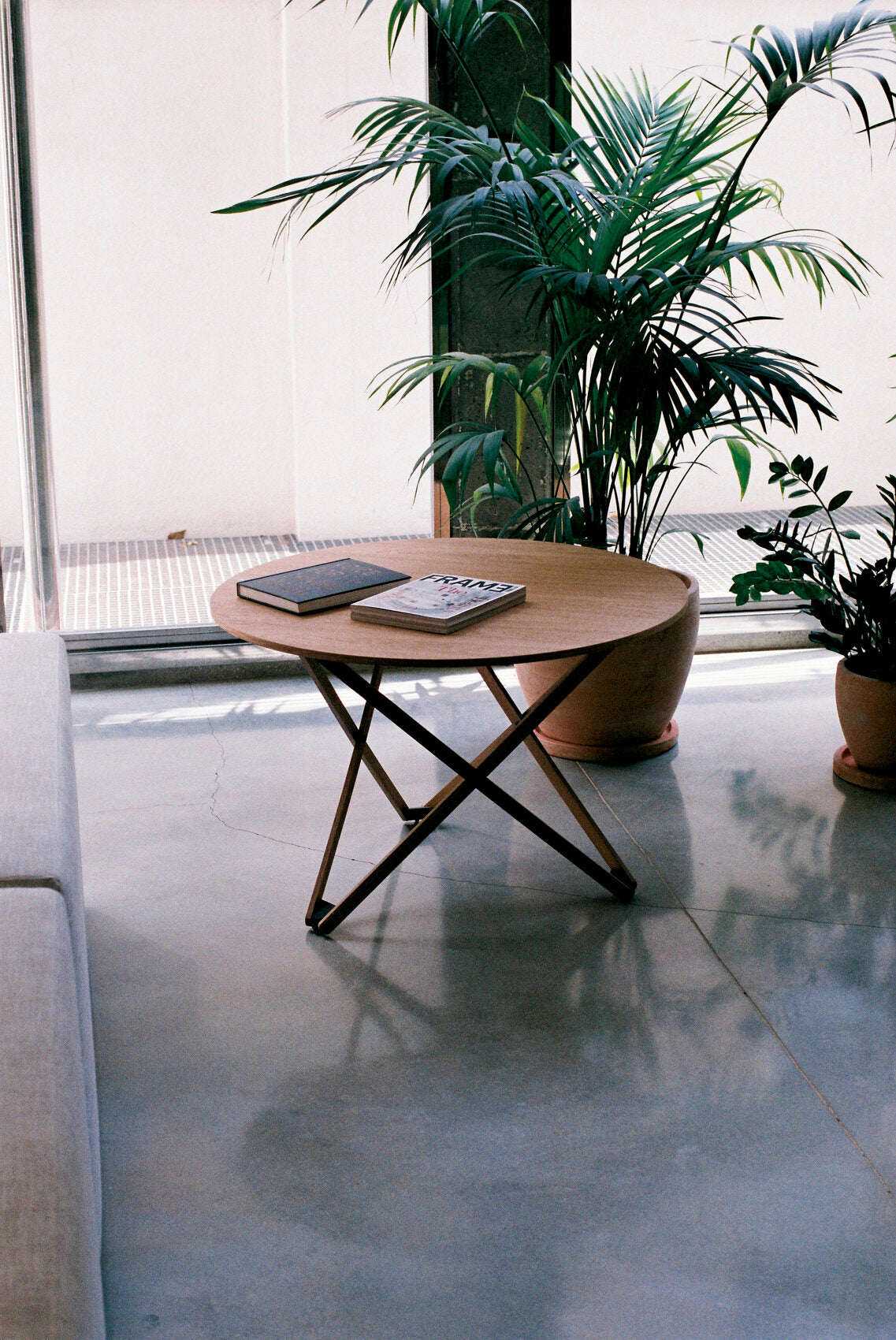 Subeybaja Oak Tables in Natural or Black - Tempo