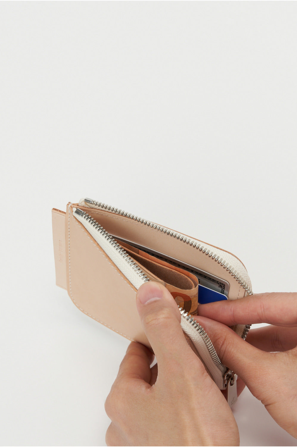 HENDER SCHEME - Pre-Order: L Wallet in Black - Tempo