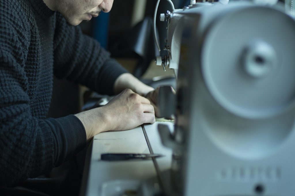 Slanted Pocket Logo Tee in Navy x White - Tempo