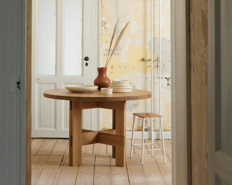 FARMHOUSE TRESTLE TABLE | OAK | 120 Ø ROUND - Tempo