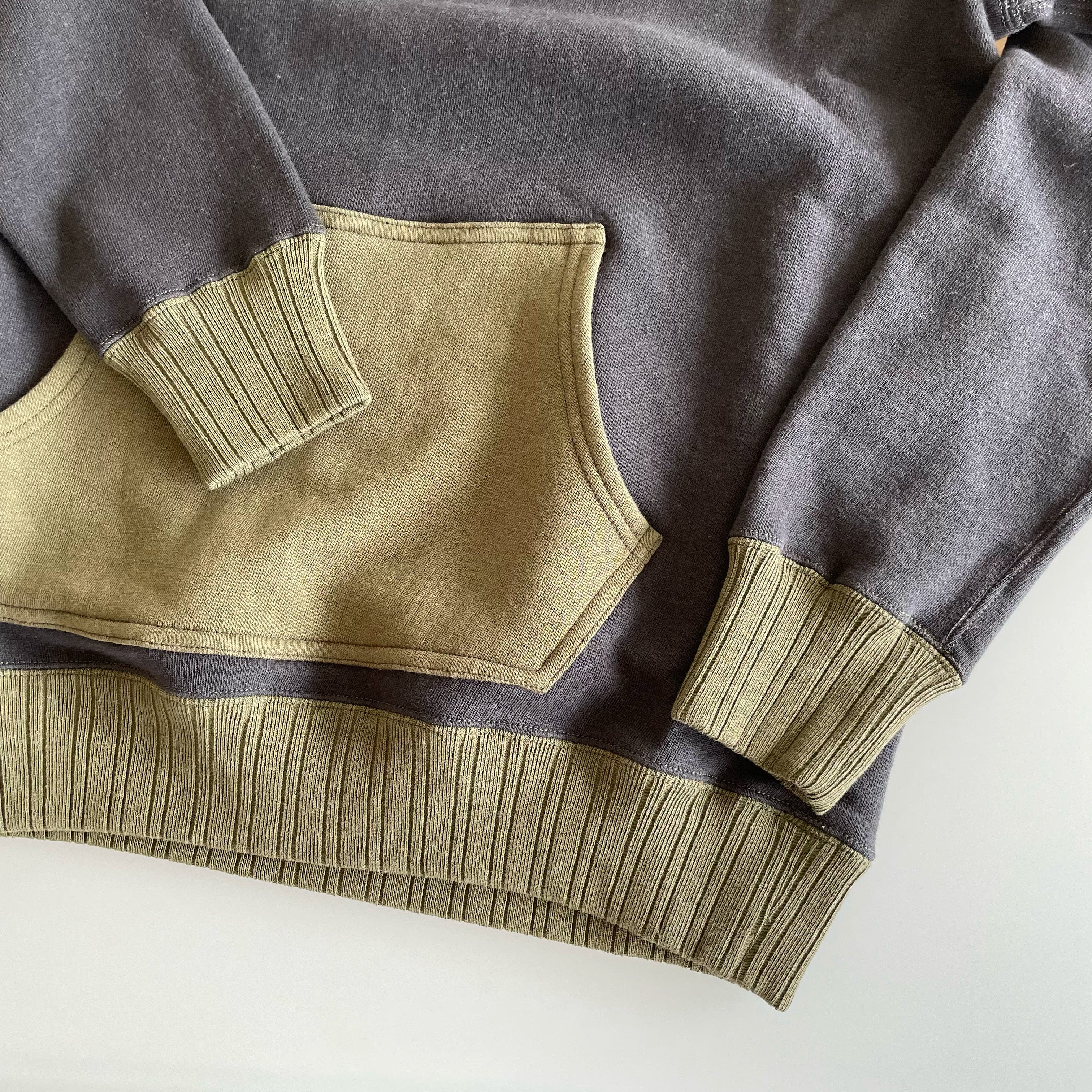 After Hood Mother Cotton Loopwheel Sweatshirt "2Tone" in Ink Black x Olive - Tempo