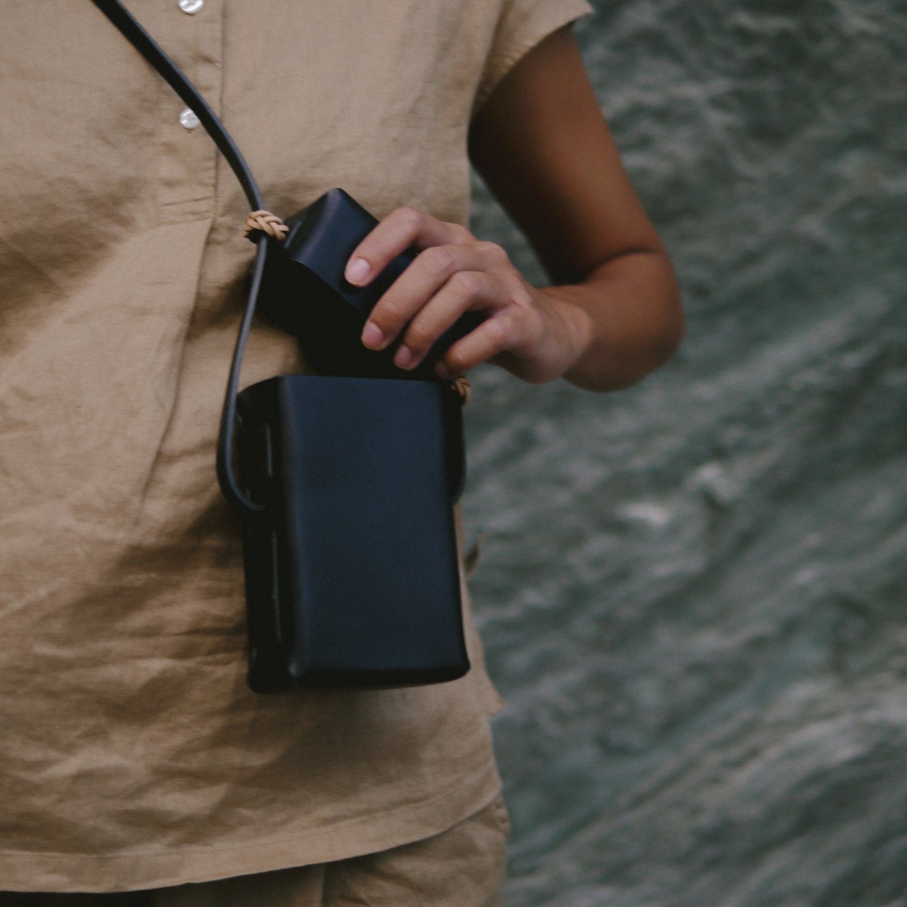 Woven Camera Pouch in Black - Tempo