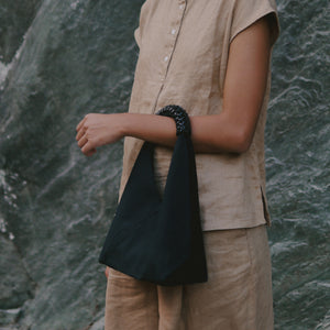 Woven Triangle Bag 36cm in All-Black – Tempo