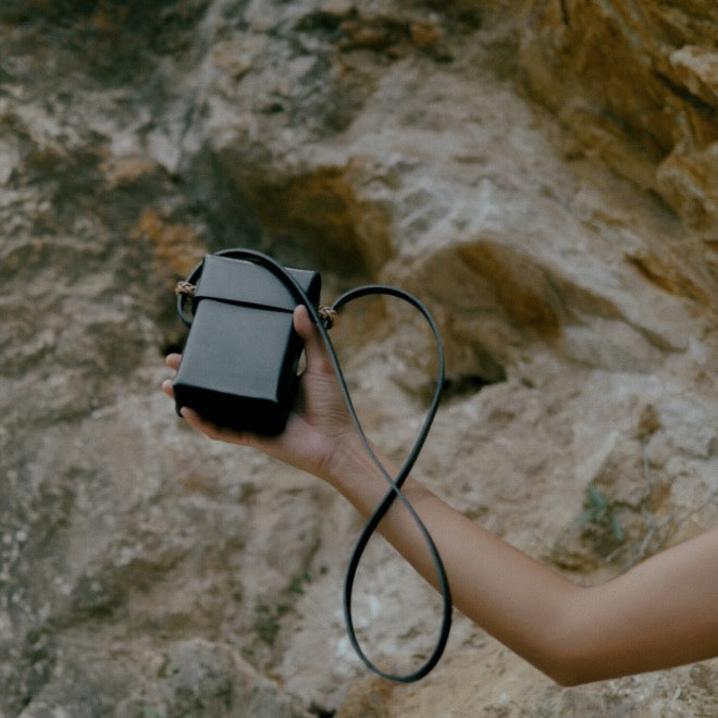 Woven Camera Pouch in Black - Tempo