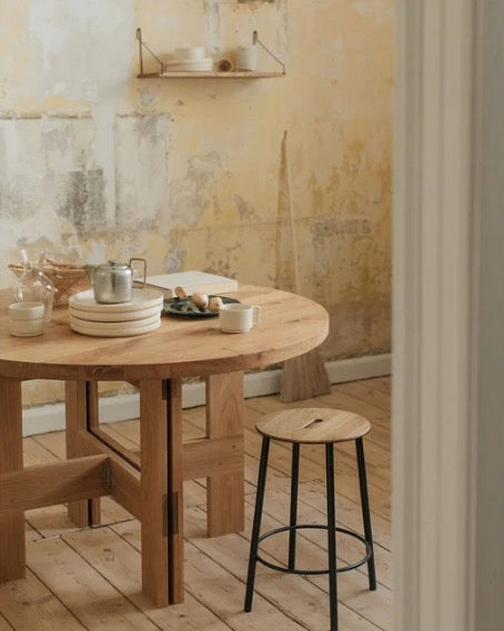 FARMHOUSE TRESTLE TABLE | OAK | 120 Ø ROUND - Tempo