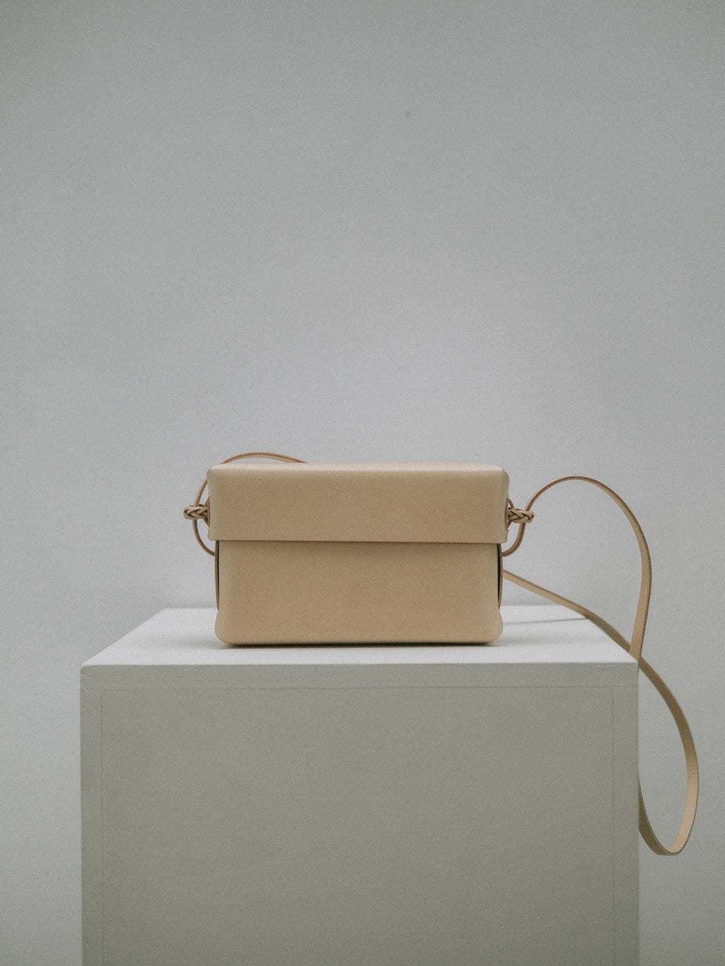 Woven Lid Bag in Natural - Tempo