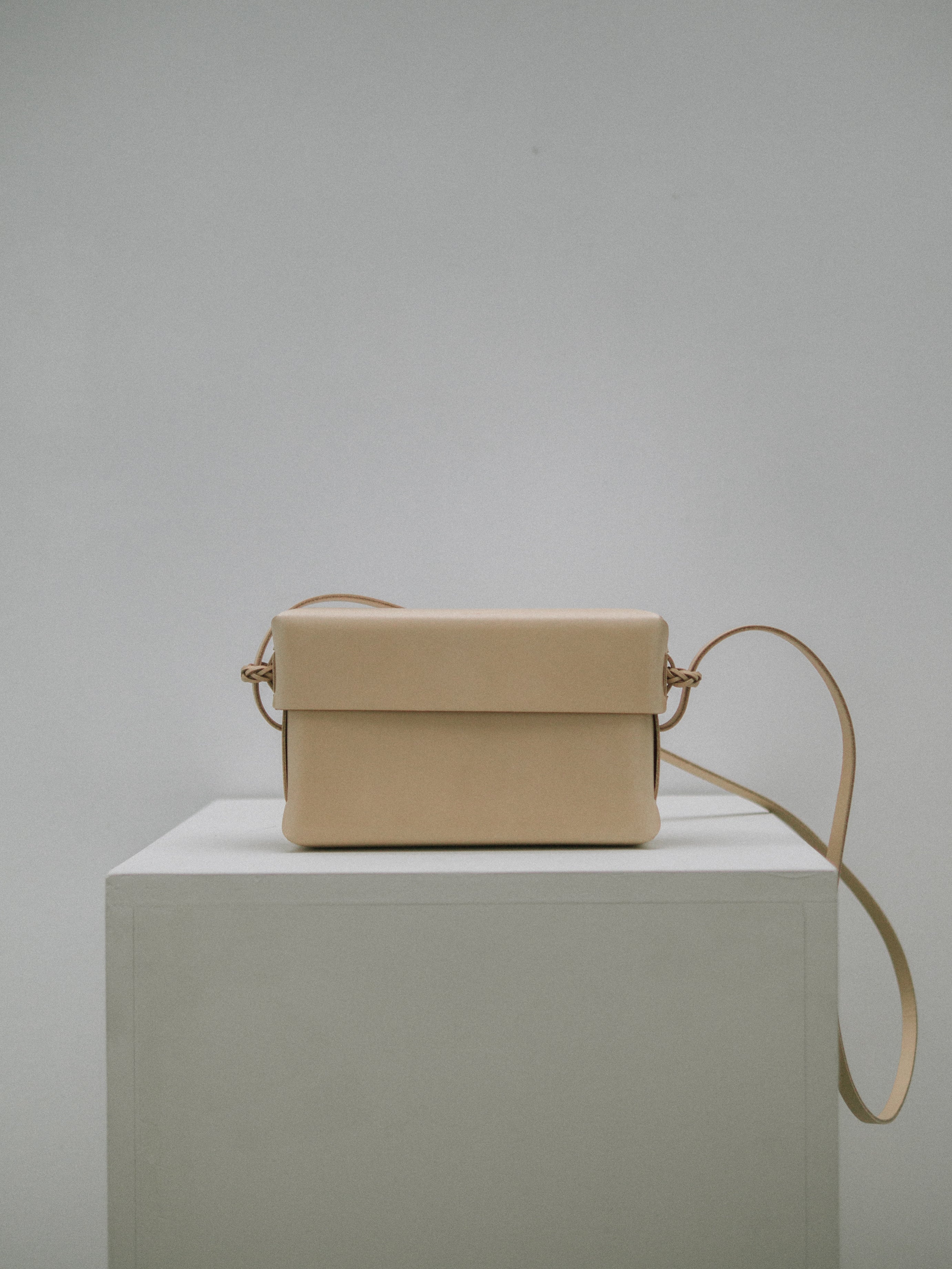 Woven Lid Bag in Natural - Tempo