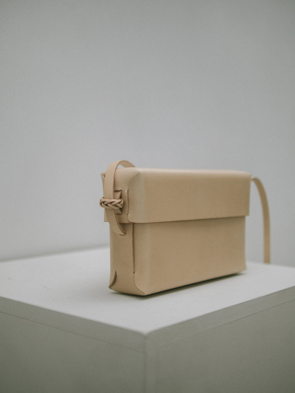 Woven Lid Bag in Natural - Tempo