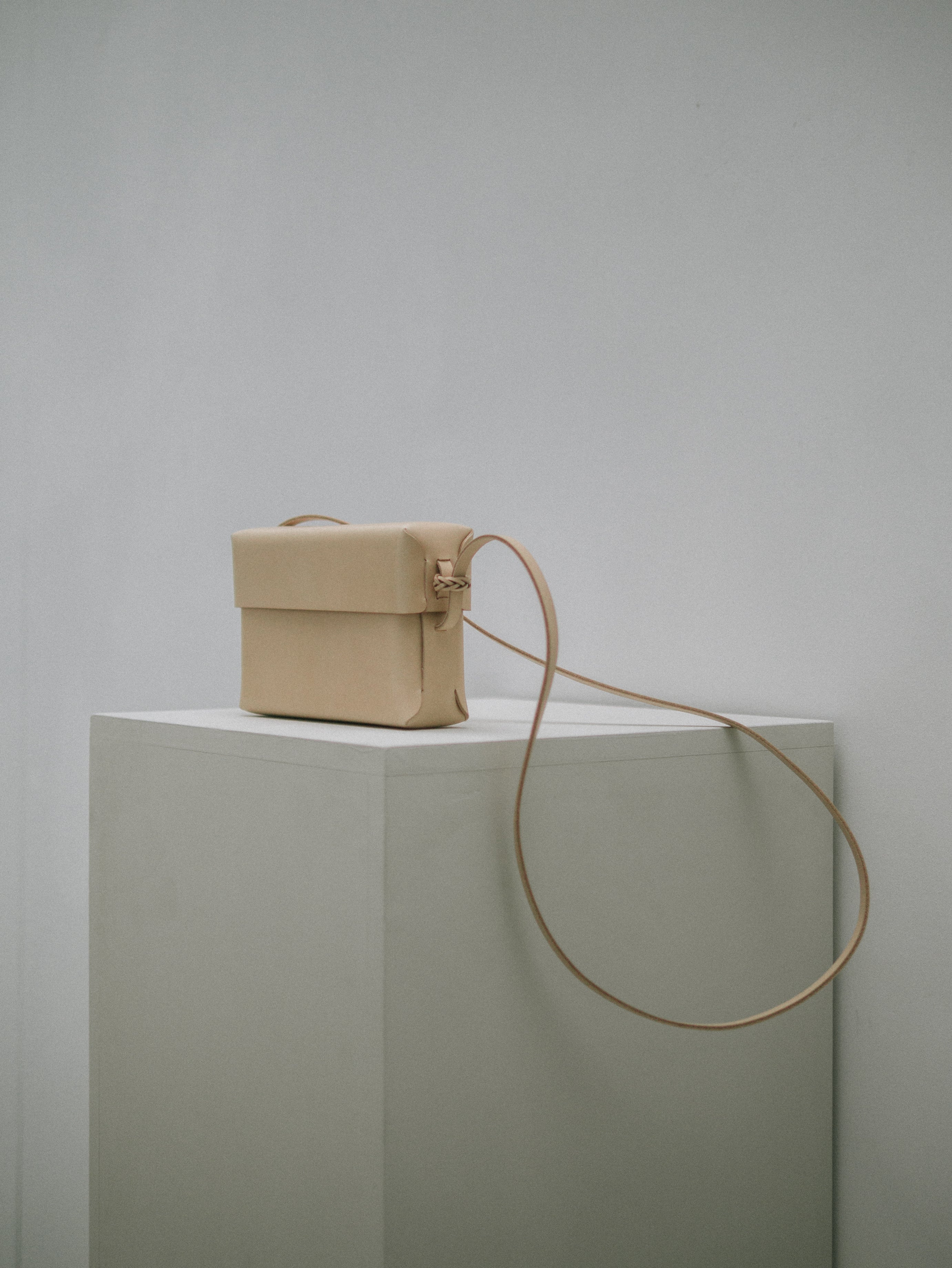 Woven Lid Bag in Natural - Tempo