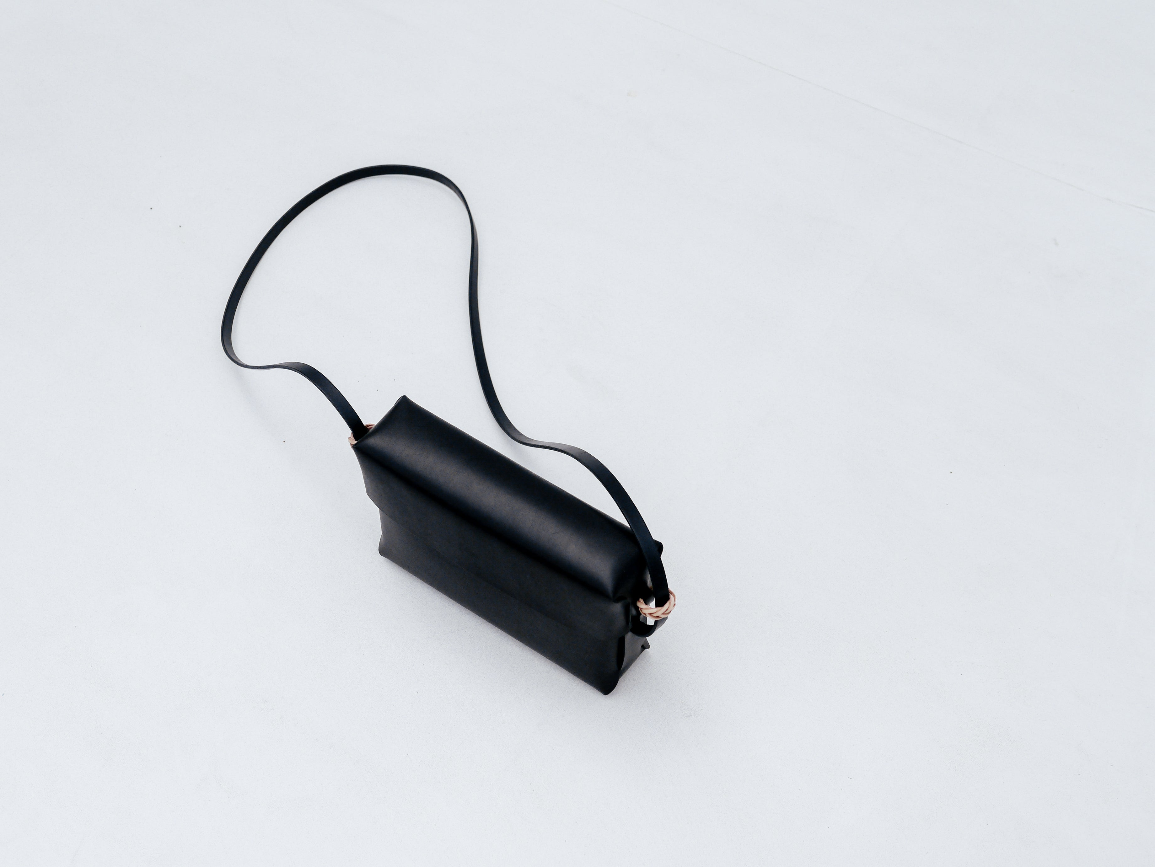 Woven Lid Bag in Black - Tempo