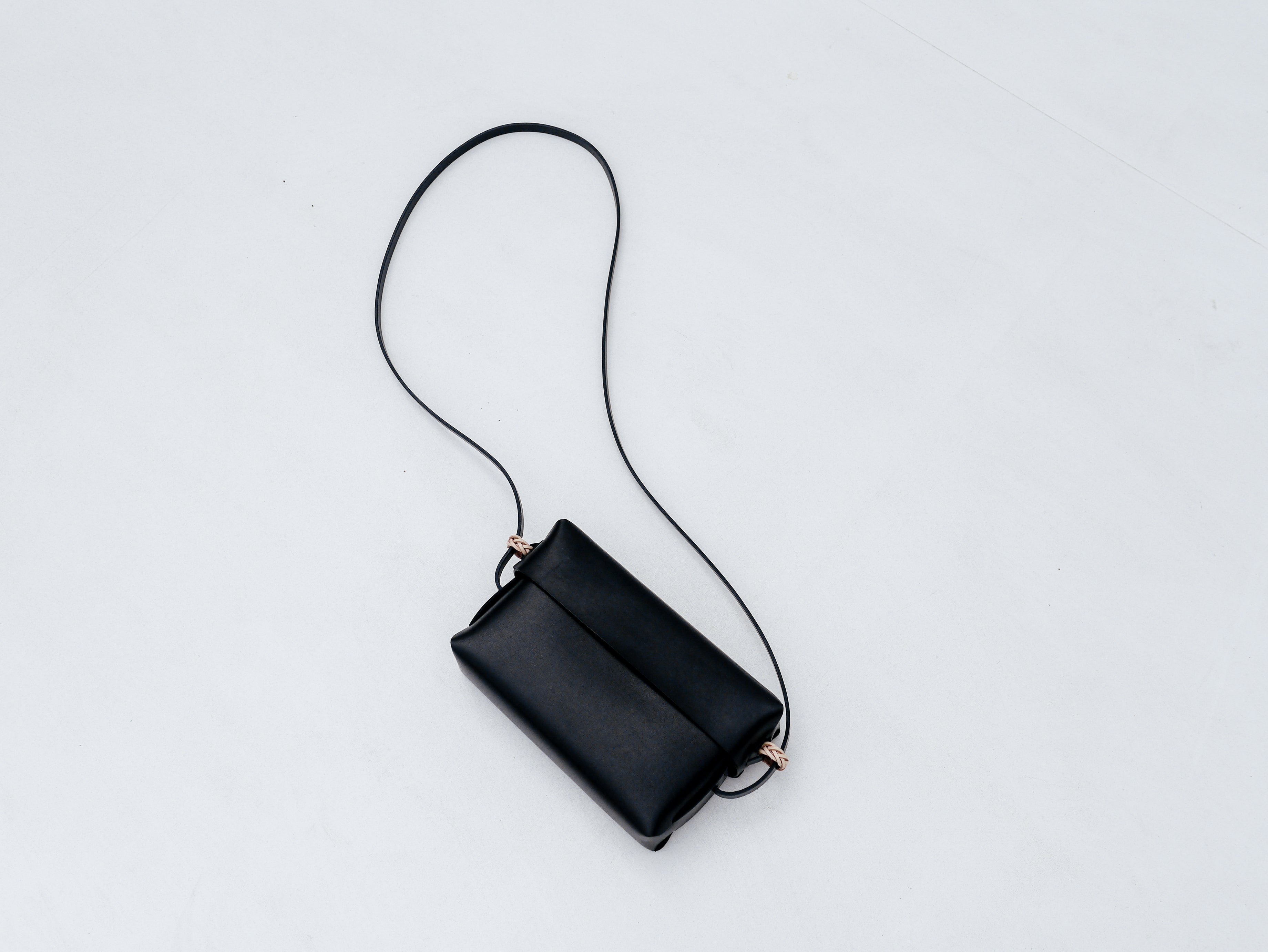 Woven Lid Bag in Black - Tempo