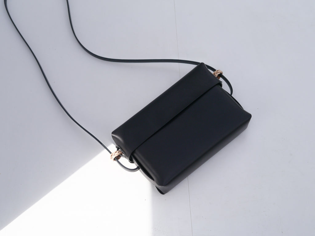 Woven Lid Bag in Black - Tempo