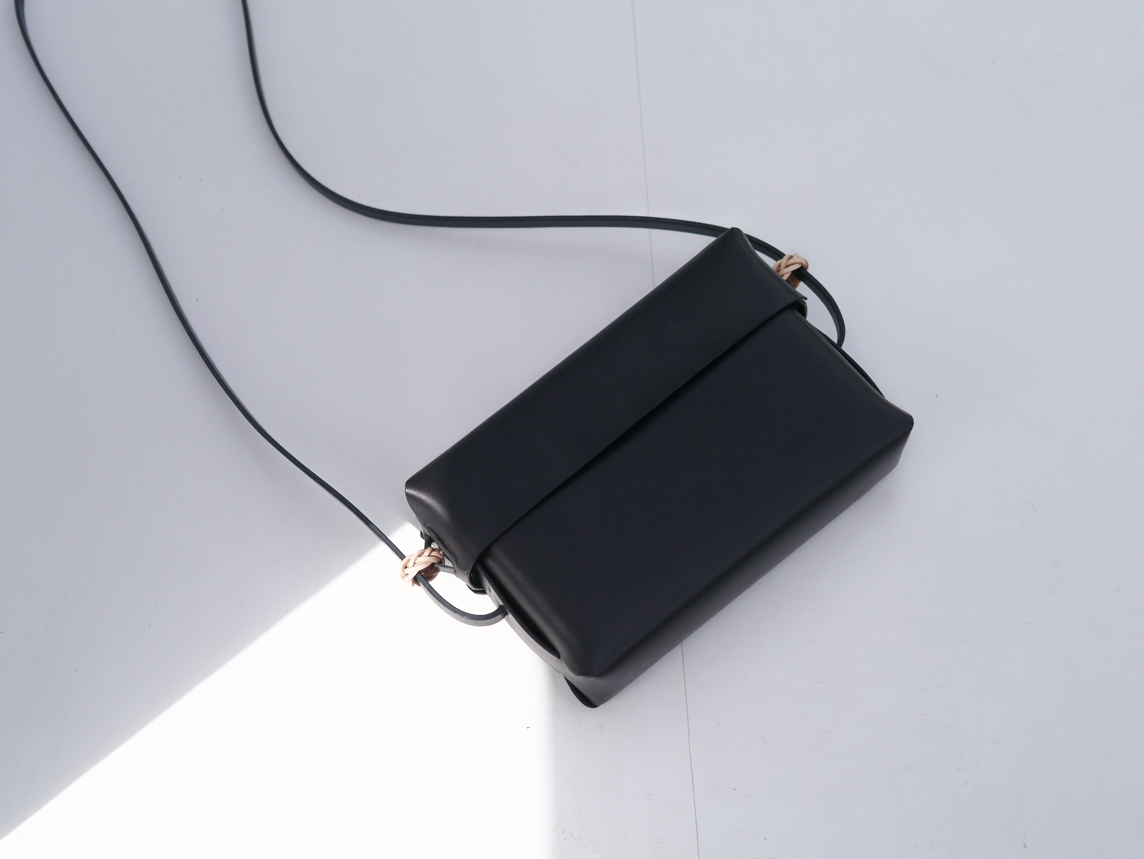 Woven Lid Bag in Black - Tempo