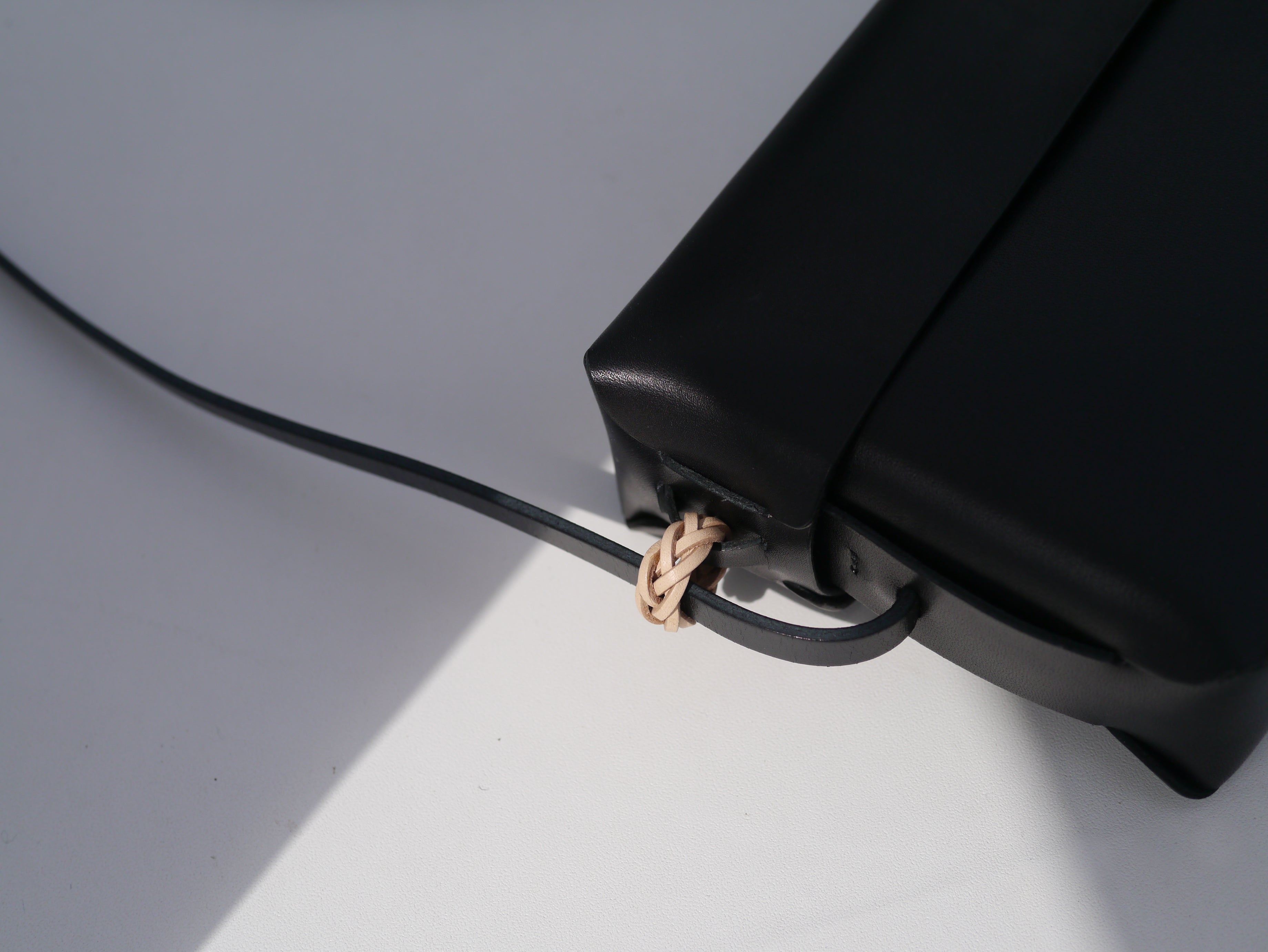 Woven Lid Bag in Black - Tempo