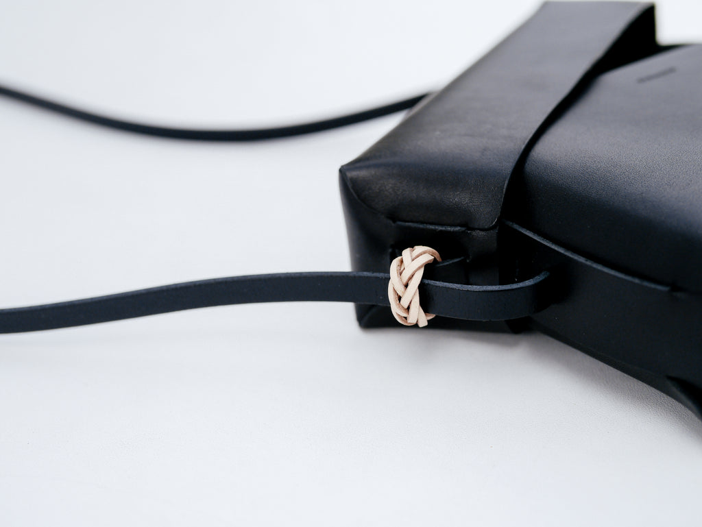 Woven Lid Bag in Black - Tempo