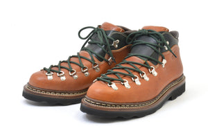 ADVENTURE LIGHT Mountain Boots in Amber Tempesti Elbamatt Leather - Tempo