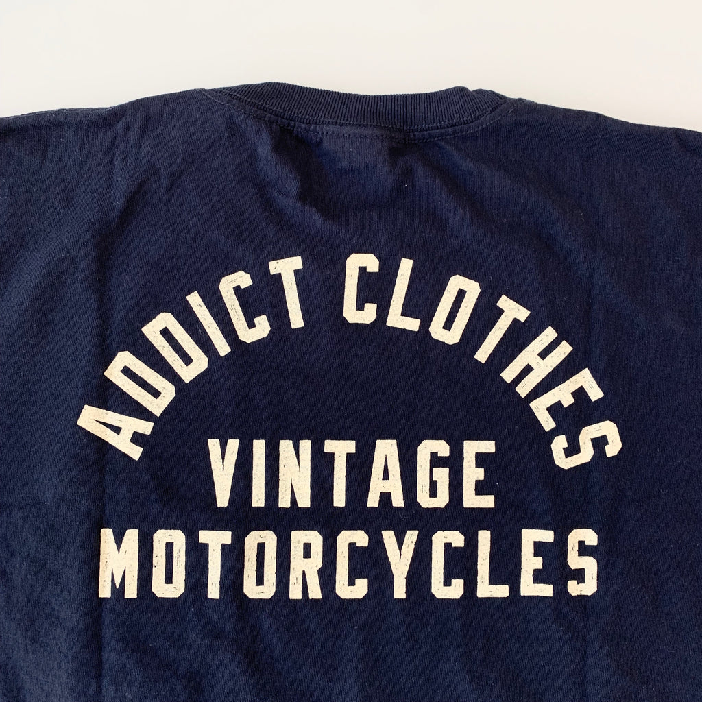 Slanted Pocket Logo Tee in Navy x White - Tempo