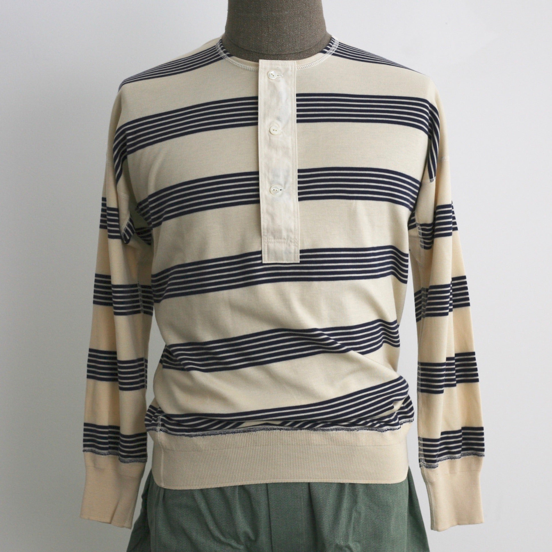 US001 Henley Neck Long Sleeve in Écru x Navy - Tempo