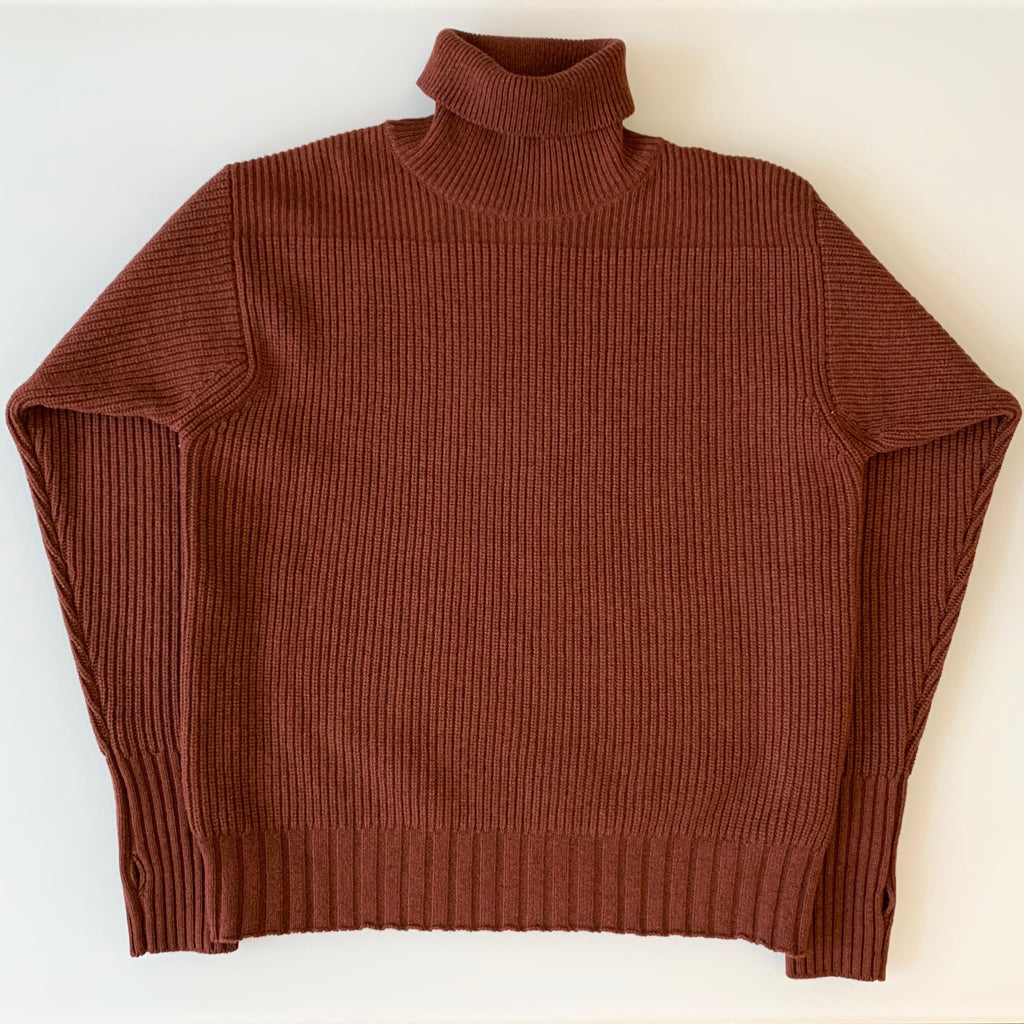 Merino Super Lamb British Turtleneck Sweater in Ruby Brown - Tempo