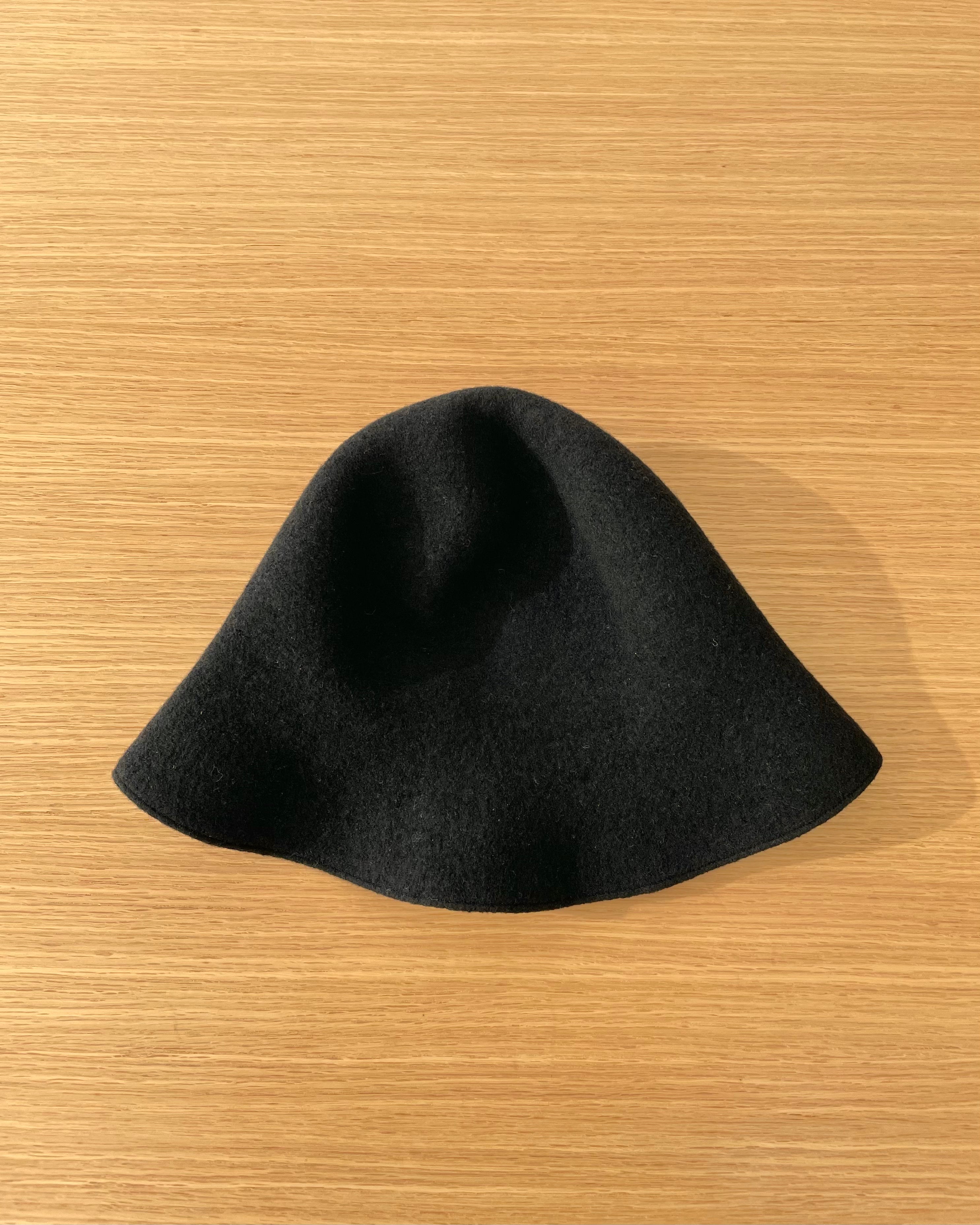 Widen Bell Hat Lamb in Black - Tempo