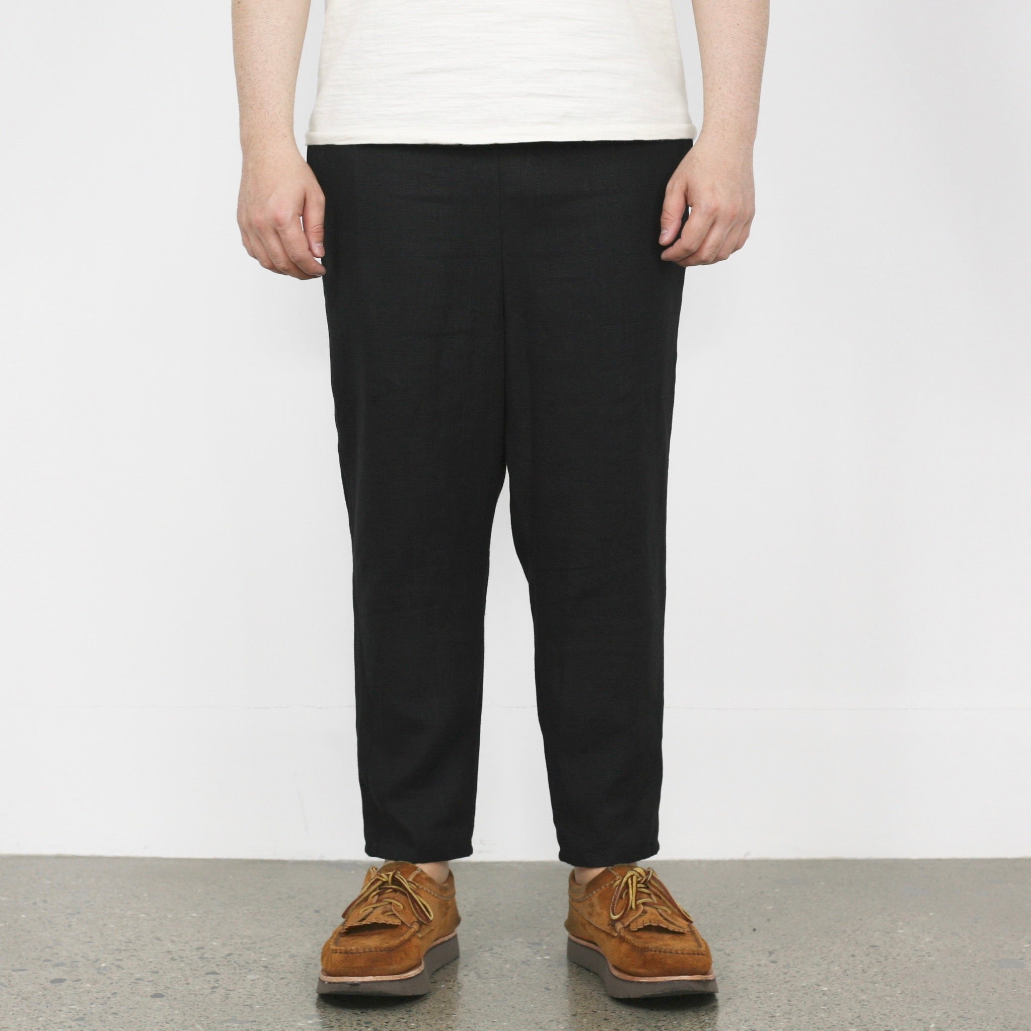Linen Drop-Crotch Tapered Pants in Black