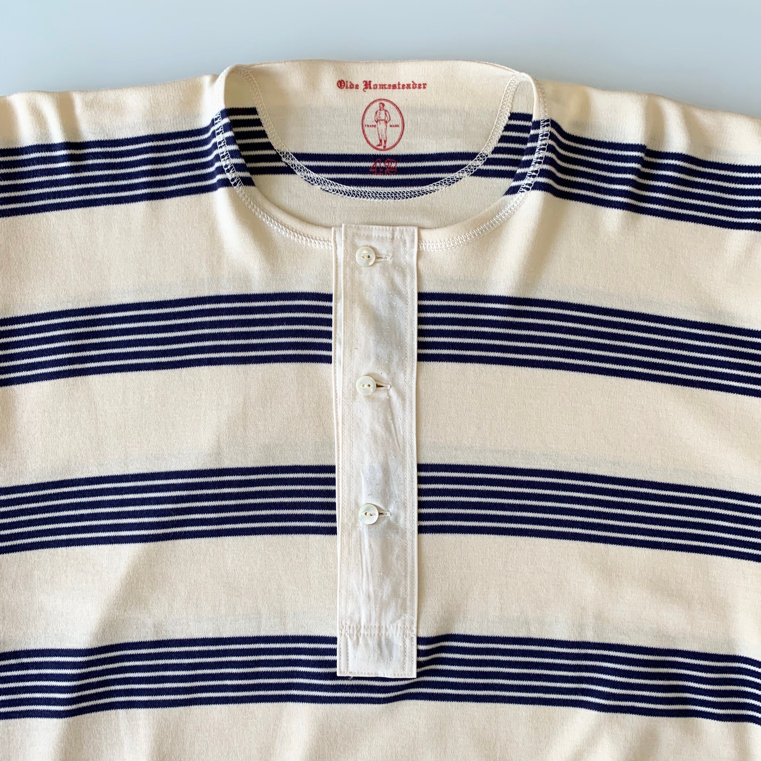 US001 Henley Neck Long Sleeve in Écru x Navy - Tempo